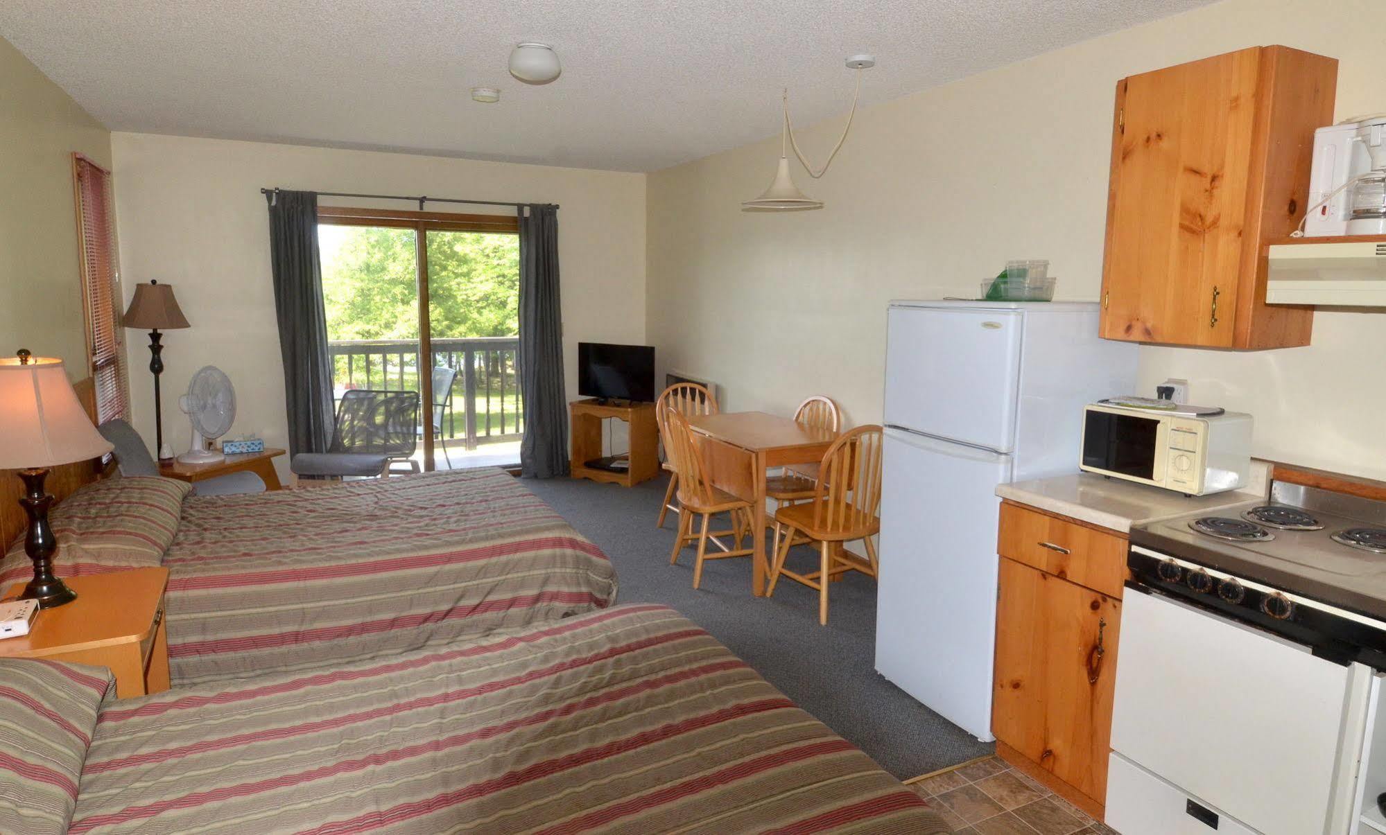 Balsam Resort Fenelon Falls 외부 사진